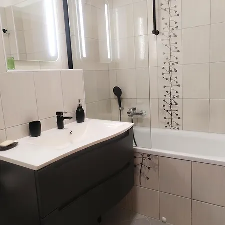 Luxury Wide View Pohorje Bellevue 아파트 *