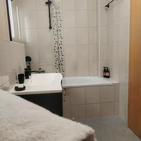 Luxury Wide View Pohorje Bellevue 아파트 *